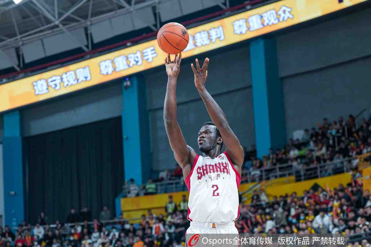 鲁媒：打过CBA的法耶确实很实用 邱彪有意帮助班顿融入球队磨合
